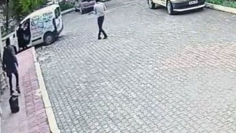 İzmir'de sokak ortasında silahlı kavga