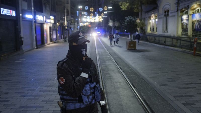 58 ilde cumartesi sokağa çıkma kısıtlaması geri döndü