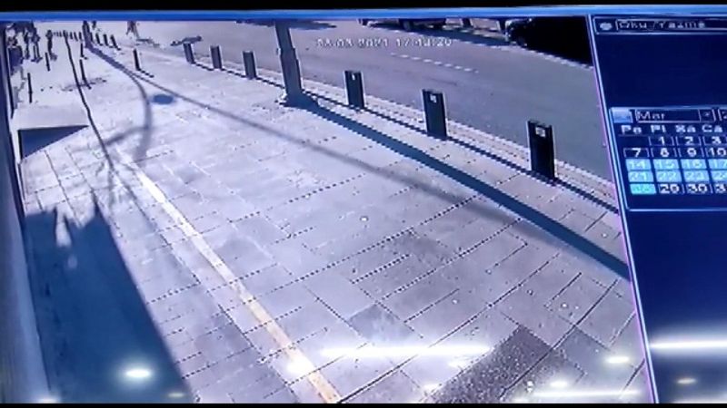 Sultangazi'de 16 yaşındaki minibüs sürücüsü çocuğa çarptı