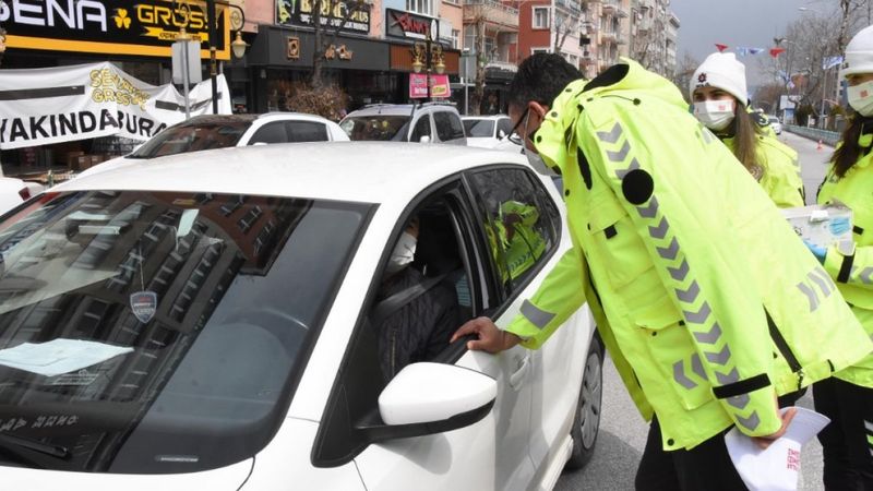 Kütahya Valisi Ali Çelik, hız sınırını bilmeyenlerin ehliyetini aldı