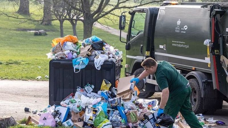 İngiltere'de her yer çöp oldu