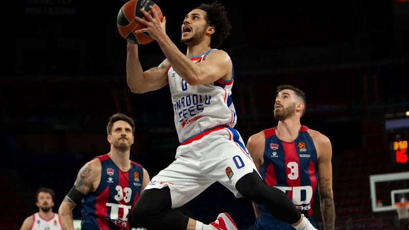 Anadolu Efes EuroLeague'de TD Systems Baskonia'yı uzatmalarda devirdi
