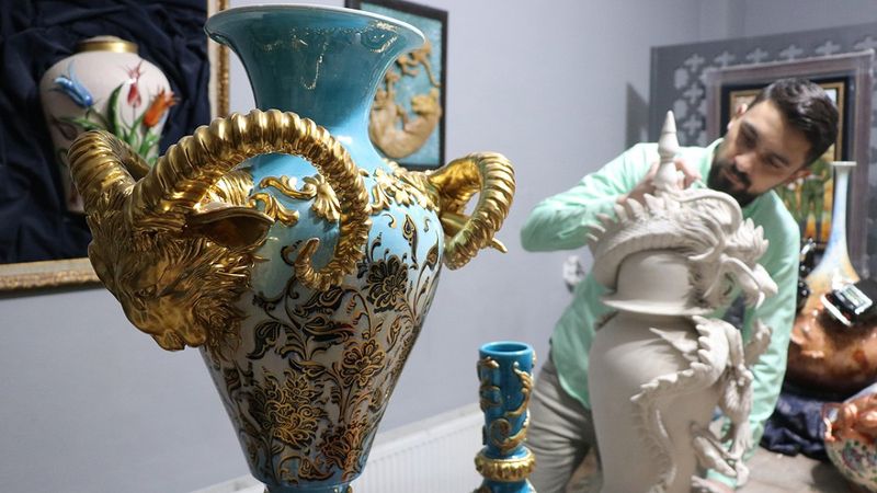 Kütahyalı el sanatları ustası ve ressamdan sıra dışı çalışmalar