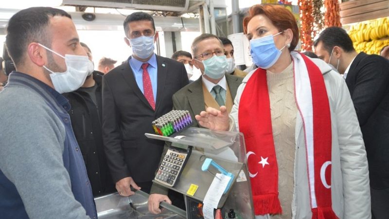 Meral Akşener, Hakkari'de esnafı ziyaret etti