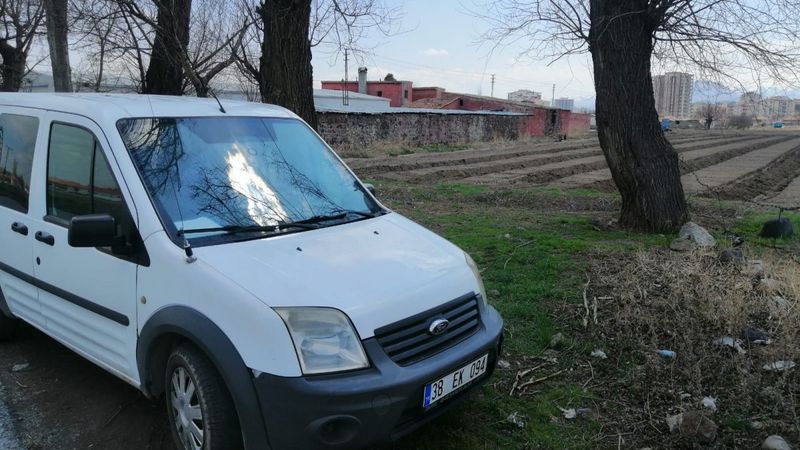 Kayseri'de genç kadını 15 yerinden bıçaklayıp yol kenarına attılar