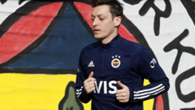 Fenerbahçe’de sakatlıktan kurtulan Mesut Özil, düz koşulara başladı
