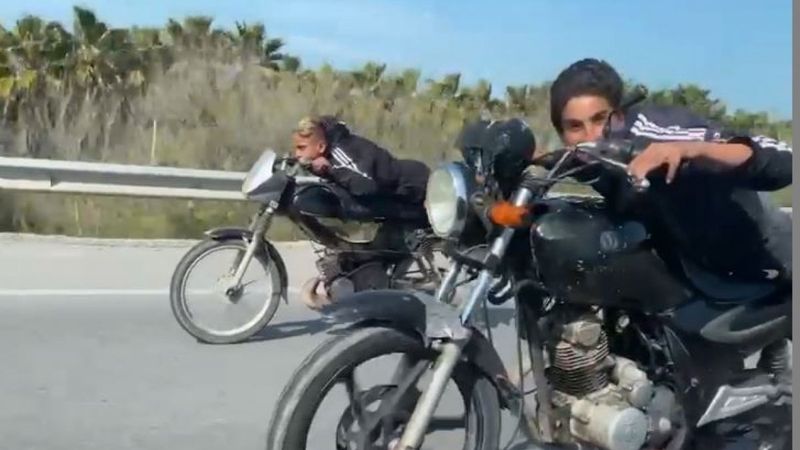 Antalya’da motosikletle yüzüstü yolculuk