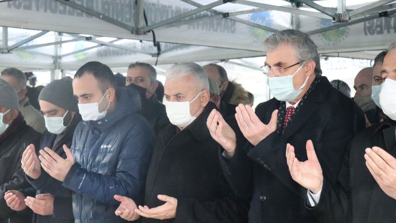 Binali Yıldırım, Sakarya’da cenaze namazına katıldı
