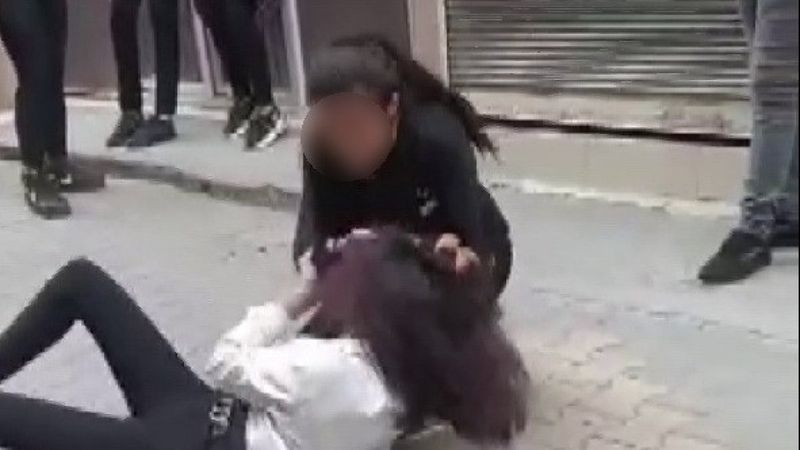 Adıyaman’da genç kızların kavgası