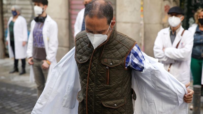 İspanya'da doktorlar son 1 yılda 15'inci kez eylem yaptı