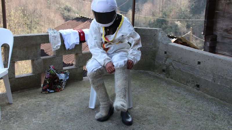 Rize’de 4 genç, kendilerini astronota benzeterek kısa videolar çekiyor