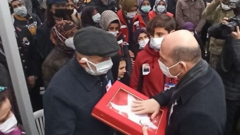 Süleyman Soylu Bursa’da şehit cenazesine katıldı
