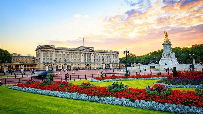 Kraliçe Elizabeth, Buckingham Sarayı'nda piknik izni verdi