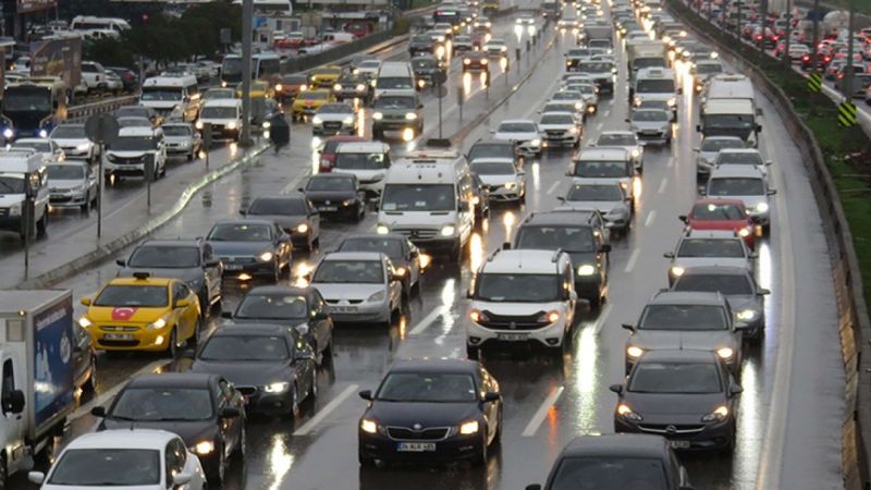 İstanbul'da trafik yoğunluğu yüzde 72'ye ulaştı