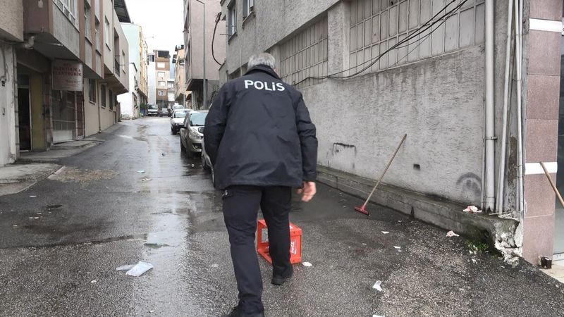 Bursa'da kardeşini sokak ortasında bıçakladı, teslim oldu