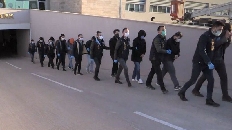 Antalya'da aylardır takip edilen yasa dışı bahis çetesi çökertildi