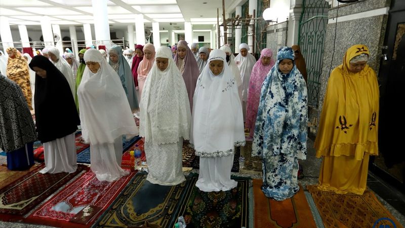 Endonezya'da ilk teravih kılındı