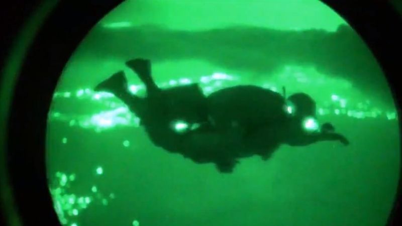 Özel Kuvvetler’in gece paraşütle sızma atlayışı