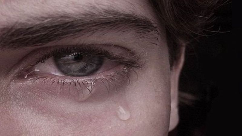 Ağlamak orucu bozar mı? Diyanet açıklaması..