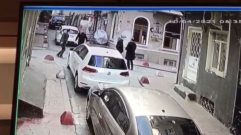 Beyoğlu'nda tartıştığı kişiyi bıçakladı