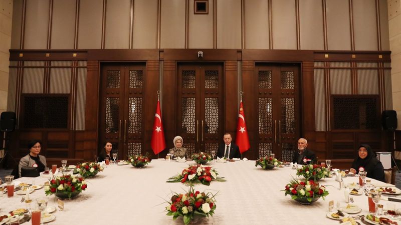 Cumhurbaşkanı Erdoğan, şehit yakınlarıyla iftar yaptı