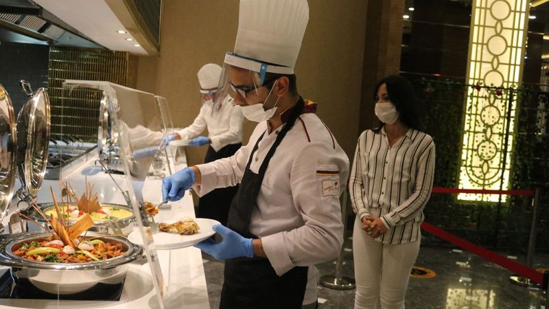 Turizm sektöründe çalışanlar aşılanmaya başladı