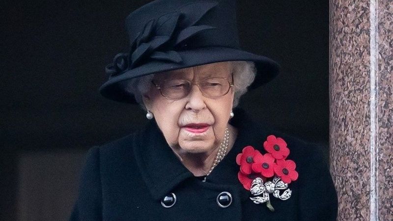 Kraliçe Elizabeth göreve döndü