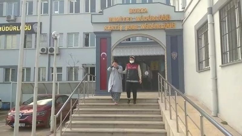 Bursa’da evden 200 bin liralık dolar ve altın çaldılar