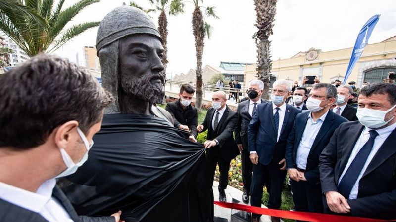 CHP'li İzmir Büyükşehir Belediyesi'nden Çaka Bey heykeli