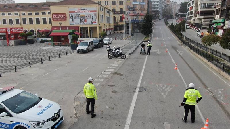 58 saatlik sokağa çıkma kısıtlaması başladı