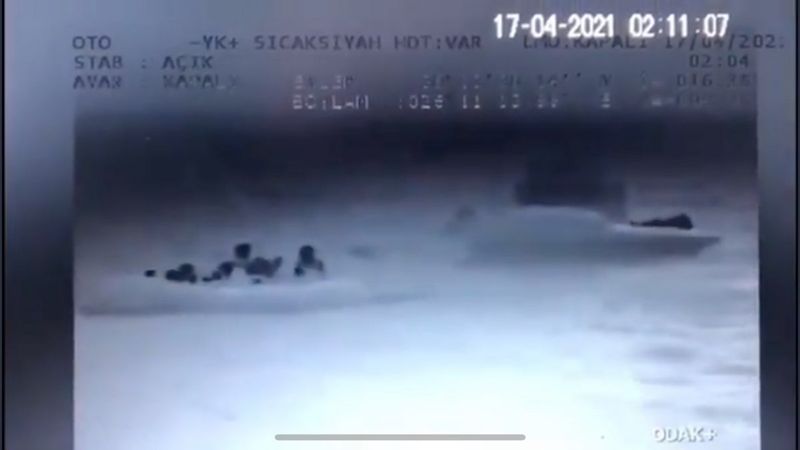 Süleyman Soylu, Yunanistan polisinin mültecilere benzin döktüğü görüntüleri paylaştı