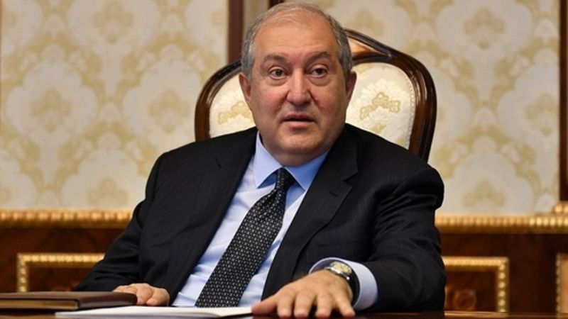 Ermenistan Cumhurbaşkanı Armen Sarkisyan şeref defterine Ağrı Dağı'nı çizdi