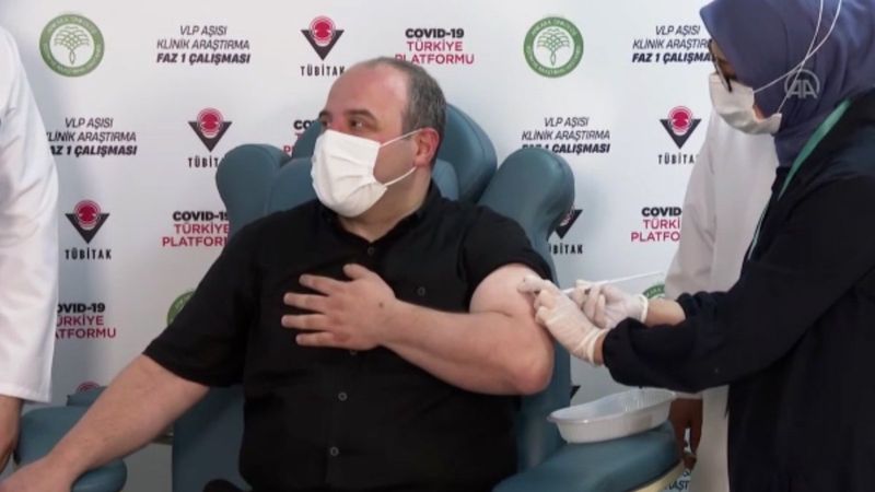 Mustafa Varank yerli aşı için gönüllü oldu