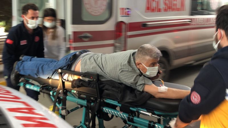 Kocaeli'de kurşunlar, caddede yürüyen vatandaşlara isabet etti