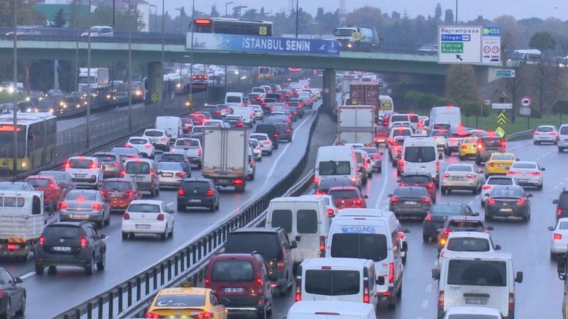 İstanbul'da trafik yoğunluğu yüzde 72'ye çıktı