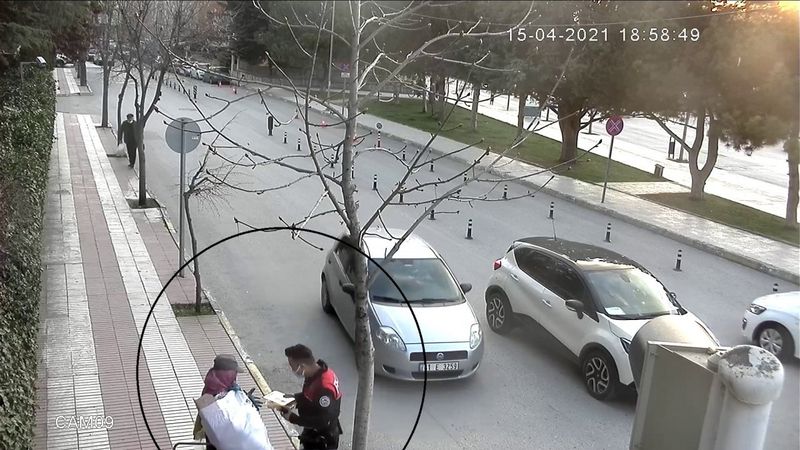 Çorum’da iftarlıklarını paylaşan polisler