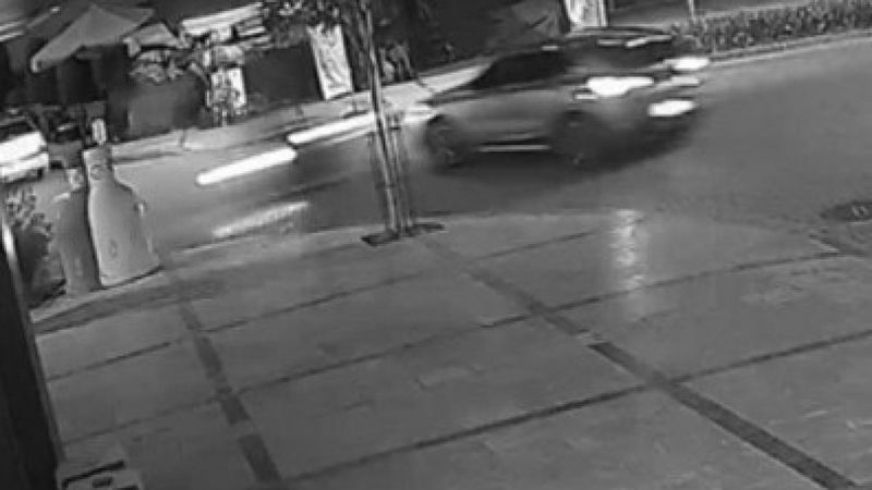 Manisa'da motorlu kuryenin ölümden döndüğü kaza anı kamerada