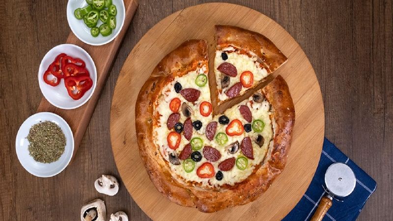 İsrafa yer yok: Bayat pidelerden pizza tarifi