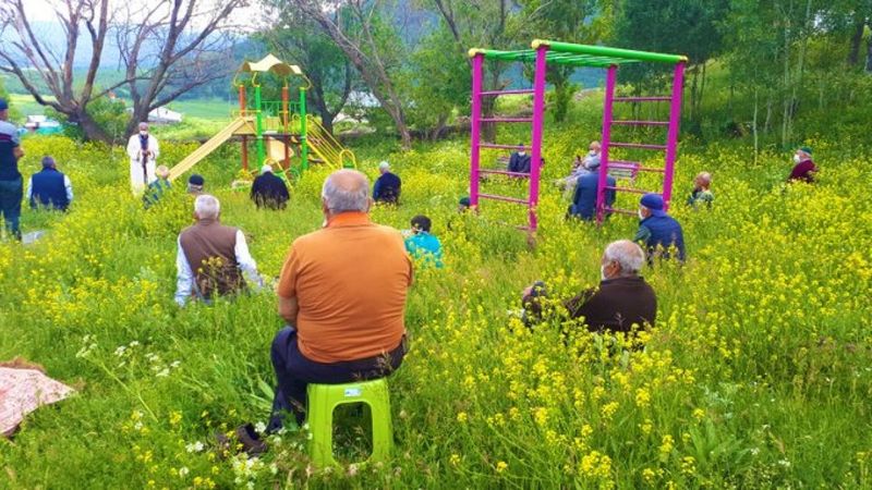 Ardahan'da çocuk parkında cuma namazı