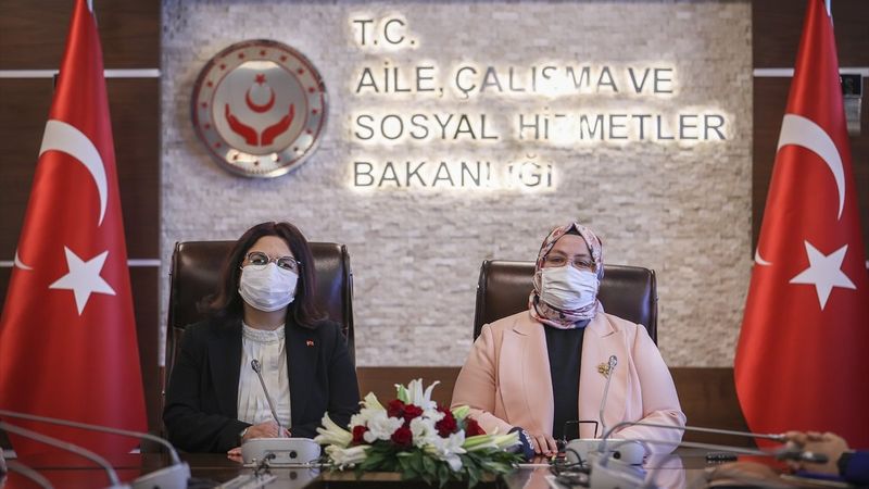 Aile ve Sosyal Hizmetler Bakanı Derya Yanık, göreve başladı
