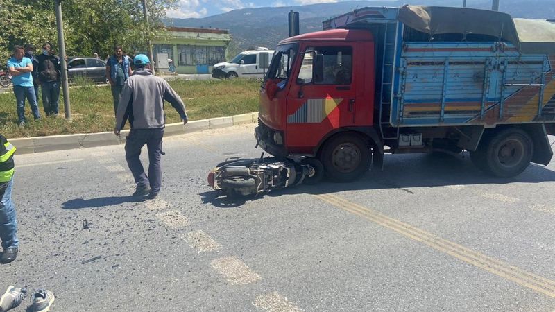 Aydın’da kamyonetle çarpışan motosiklet sürücüsü hayatını kaybetti