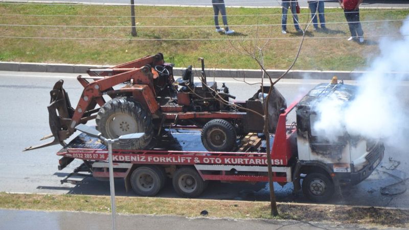 Antalya'da seyir halindeki çekici alevlere teslim oldu