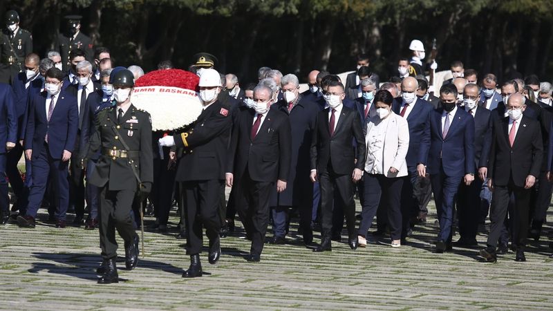 Devlet erkanından Anıtkabir çıkarması