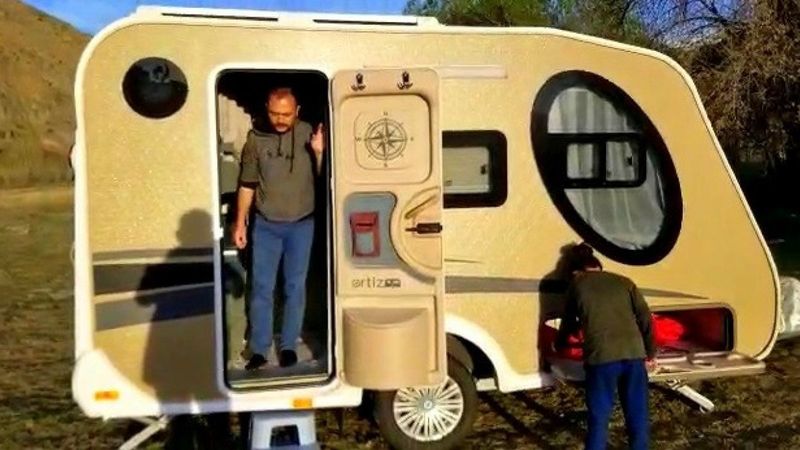 Erzincan'da sokağa çıkma kısıtlamasında karavanda yaşıyorlar