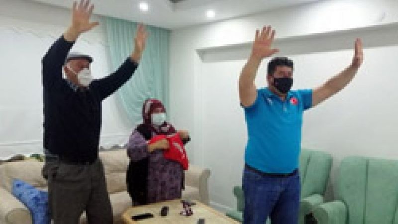 Avrupa şampiyonu Rıza Kayaalp'in baba evinde madalya sevinci