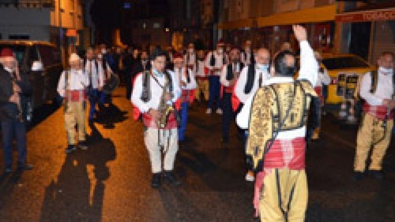 Tekirdağ'ın 120 kişilik bandosu, sahur için sokağa indi