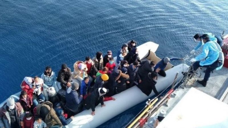 İzmir'de 137 düzensiz göçmen kurtarıldı