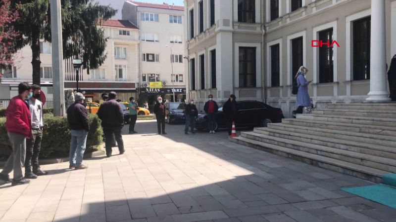 Bolu'da seyahat izni almak isteyenler kuyruk oluşturdu