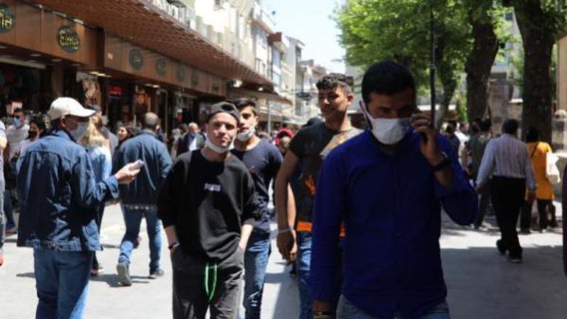 Gaziantepliler kapanma öncesi caddeleri doldurdu