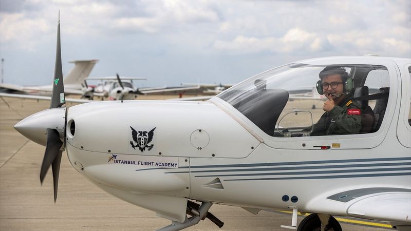 Türkiye'nin 17 yaşındaki en genç pilotu